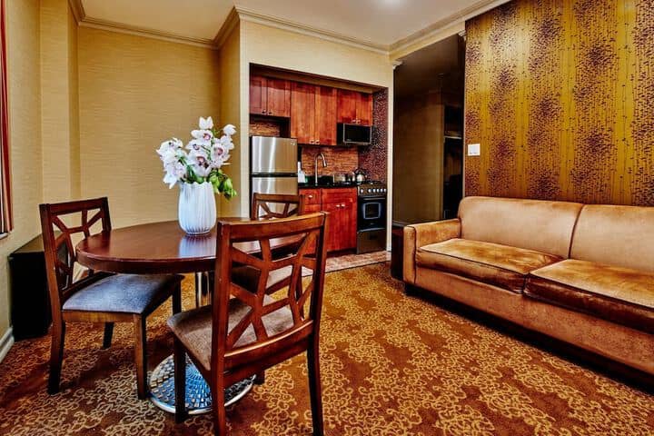 Room 62 of 89